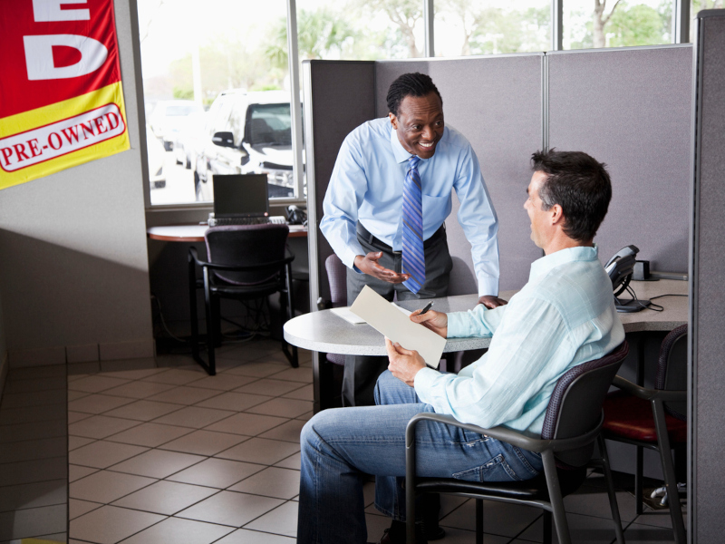Fillback discussing a vehicle purchase with a customer